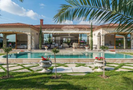 Új, mediterrán stílusban épült luxus-nyaraló
