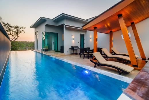 Luxusní vila s infinity bazénem na ostrově Phuket v Thajsku