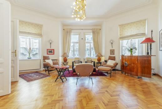 Primer piso amueblado en el corazón de Viena: residencia exclusiva en un edificio antiguo