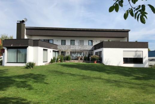 Fantastic and spacious property in Thannhausen, Bavaria - including 4 garages and indoor pool
