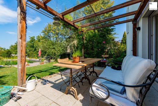 Villa in a very good location in Perchtoldsdorf that makes the heart of a garden lover beat faster