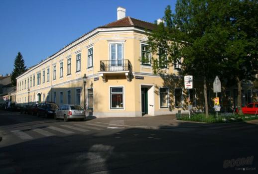 Højkvalitets renoveret og lysfyldt gammelt bygningskontor / praksis / ordination | 5 værelser (150 m²) i et smukt Biedermeier-hus (ca. 1836)