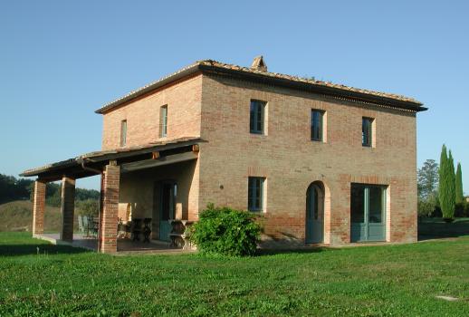 Siena: Restoriertes Landhaus mit 14 Hektar Land