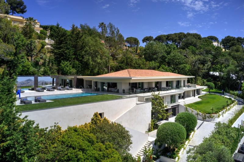 MODERN VILLA OVER CANNES BAY