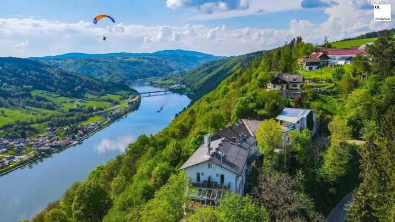 Oggetto da innamorato del XVI secolo, dedicato ai turisti con vista in lontananza sul Danubio!