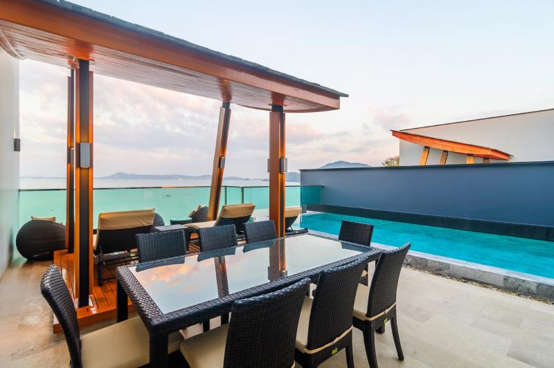 Villa de luxe avec piscine infinity sur lîle Phuket en Thailande
