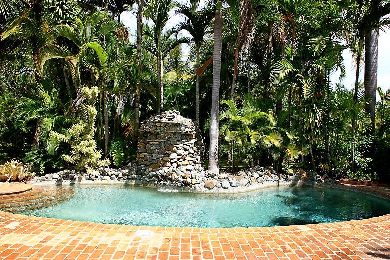 Belle villa dans le style des Caraibes de très haute qualité avec vue excellente sur la mer