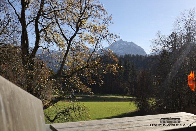 La proprietà del conte vicino al lago Wolfgangsee, circondata dalle magnifiche Alpi