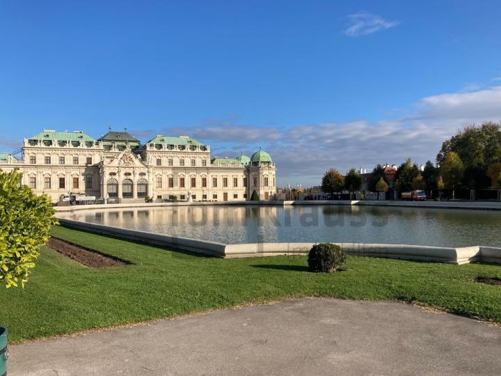 DACHGESCHOSSWOHNUNG NAHE DEM SCHLOSS BELVEDERE