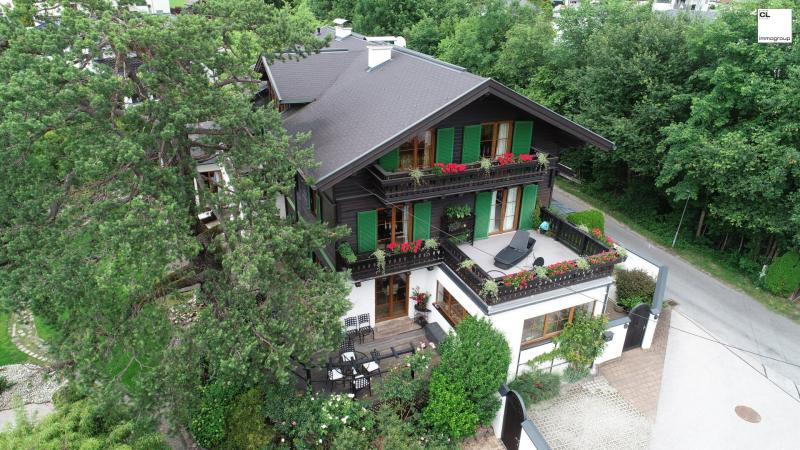 Representative and spacious country house villa with impressive garden design for sale in Mondsee