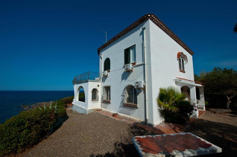 Villa unique et élégante en bord de mer avec plage privée